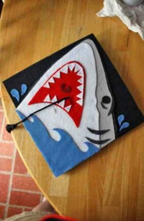 Felt shark for men interested in decorating their cap Shark Graduation Cap, Vpk Crafts, Grad Cap Design, Grad Hats, Shark Blanket, Shark Blankets, College Graduation Cap Decoration, Grad Hat, Grad Cap Designs