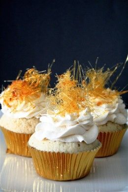 Impressive Cupcakes for Dinner Parties | Pretty Designs and Delicious Cake Recipes Champagne Buttercream, Champagne Cupcakes, Thanksgiving Food Sides, Thanksgiving Recipes Side Dishes, Food Cakes, Eat Dessert, Sweets Treats, Let Them Eat Cake, Cupcake Recipes