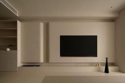 Curved Tv Console, Japandi Tv Wall, Curved Tv Wall, Tv Console Design, وابي سابي, Tv Feature Wall, Feature Wall Design, Japandi Living, Living Tv