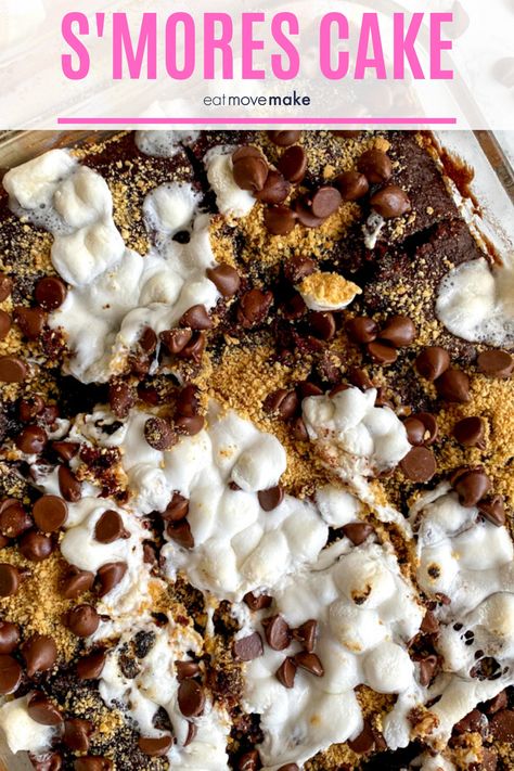 Smores cake - a devilishly rich chocolate cake topped with graham cracker crumble topping and ooey, gooey, melted marshmallows?! Smore Cake, Smores Brownies Recipe, Smores Cake Recipe, Graham Cracker Crumble, Chocolate Dump Cake, Easy Smores, Best Cake Mix, Marshmallow Cake, Devil's Food Cake