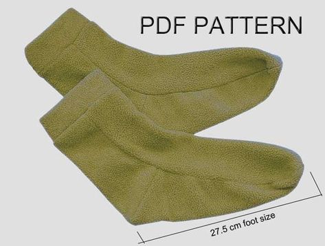 Diy Fleece Socks, Sewing Socks, Sewing Patterns Clothes, Boot Warmers, Fleece Sewing Projects, Sleep Socks, Pattern For Sewing, Shoe Patterns, Diy Slippers