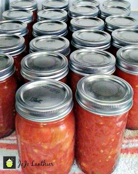 Old Fashioned Canned Tomatoes. A great easy tutorial & recipe so you can capture the taste of Summer and enjoy during the Winter months! Canned Diced Tomatoes Recipes, Canned Tomato Recipes, Garden Canning, Garden Peppers, Freezing Recipes, Canning Tomatoes Recipes, Hamburger Steaks, Grill Cheese, Tomatoes Recipes