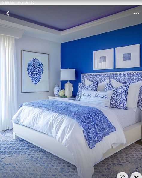 Bedroom Color Inspirations Accent Wall, Royal Blue And White Bedroom, Blue And White Chinoiserie Bedroom, White Bedroom With Pops Of Color, Royal Blue Bedroom Decor, Bedroom Color Ideas Indian, Blue And White Bedroom Ideas, Mint Green Room, Green Room Design