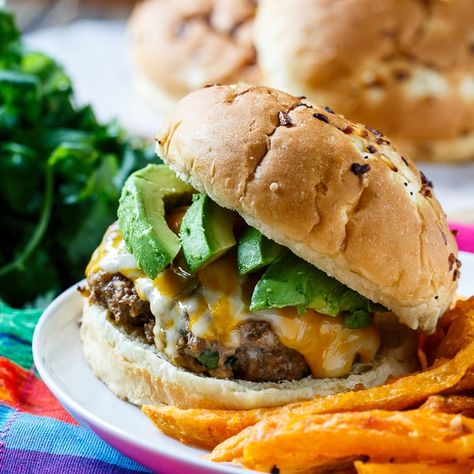 Chipotle Pork Burgers Pork Burgers Recipes, Chipotle Pork, Pork Lettuce Wraps, Ground Pork Recipes, Turkey Burger Recipes, Burger Sliders, Southern Kitchens, Grilled Burgers, Steak Sandwich