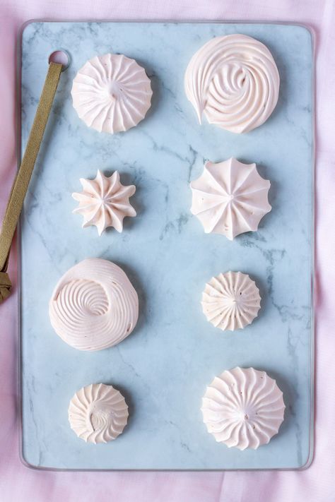 Meringue cookies are not only easy to make, they are also gluten free, fat free, and low calorie! You can pipe the meringue into plops, swirls, rosettes, lollipops, and more. Use the meringues to decorate cakes or enjoy as a small treat! #bakesandblunders #recipe #dessert #fatfree Swiss Meringue Cookies, Gluten Free Meringue Cookies, How To Make Meringue, Cookie Party Favors, Baking Quotes, Meringue Recipe, Cute Cake, Recipe Dessert, Cookie Pops