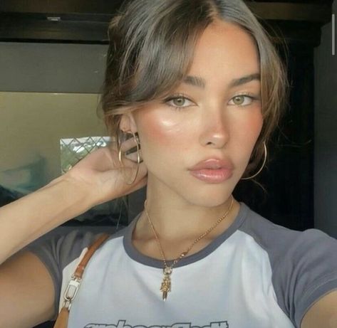 Bangs To Cheekbone, Curtain Bangs Starting At Cheekbone, Madison Beer Hair Curtain Bangs, Maddison Beer Curtain Bangs, Curtain Bangs Celebrities, Curtain Bangs To Cheekbone, Madison Beer Hoop Earrings, Sleek Bun With Curtain Bangs, Low Bun Curtain Bangs