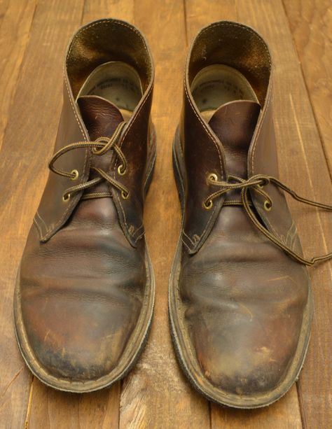 Clarks Desert Boot - The beauty of broken in #boots Worker Style, Brown Leather Chelsea Boots, Clarks Desert Boot, Clarks Boots, Desert Boot, Suede Leather Shoes, Classic Outdoor, Leather Chelsea Boots, Desert Boots