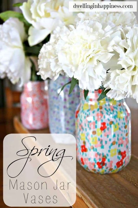 Spring Mason Jar Vases - Dwelling in Happiness featured on Kenarry: Ideas for the Home Spring Mason Jar, Diy Frühling, Mason Jar Projects, Mason Jar Vases, Diy Ombre, Mason Jar Flowers, Diy And Crafts Sewing, Painted Jars, Cute Diy