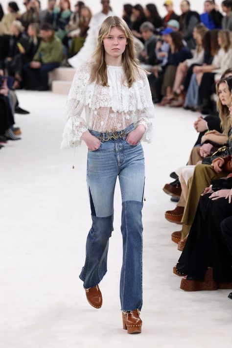 Chloe 2024 Spring Summer, Chloe Spring 2025, Resort 2025, Boho Street Style, Chloe Fashion, Embroidery Top, New Chic, Spring Hairstyles, Style Inspiration Summer