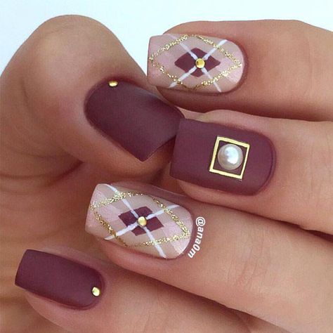 Matte Argyle Nail Design #mattenails The best argyle nails tutorial is waiting for your attention. Plaid   nailart is easier to recreate than you think. Pick a design to match   your watches. #argylenails #nailstutorial #nailsdesign #”gelnaildesignsforfallcolors” Argyle Nails, Plaid Nail Art, Nails Tutorial, Plaid Nails, Matte Nails Design, Super Nails, Manicure Ideas, Winter Nail Designs, Spring Nail