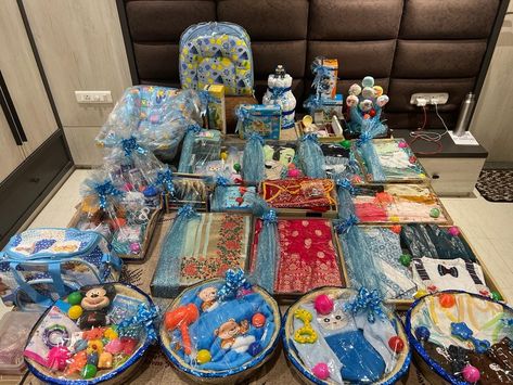 Baby products packing New Born Baby Boy Gift Packing, Seervarisai Thattu, Baby Shower Packing Ideas, Baby Gift Packing Ideas, Gift Raping, Wedding Packings, Baby Gift Packs, Baby Shower Hamper, Baby Boy Hamper