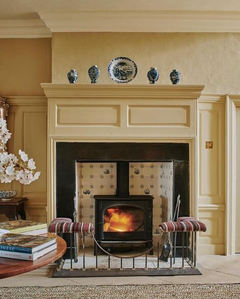 Carlos Sánchez-García on Instagram: "A fireplace in the hall of a country house I decorated. Delft tiles and an antique Persian jajim on the club fender. Photograph @horwoodphoto" Club Fender Fireplace, Delft Tile Fireplace, Delft Fireplace, Club Fender, Antique Bed Frame, Old Greenwich, Fireplace Seating, Basement Renovation, Mercer Island