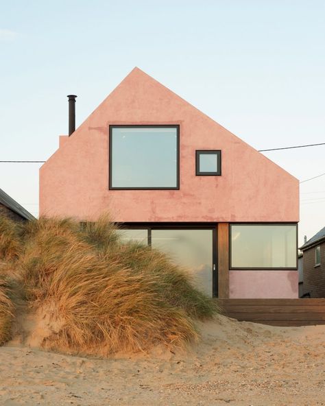 Mediterranean Beach House, Grand Designs Houses, Oak Cladding, Camber Sands, Timber Stair, Concrete Cover, Small Spa, Terrazzo Floors, Concrete Houses