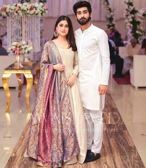 Simple and beautiful dress , couple dress ideas, wedding style, wedding ideas, party dress Couple Dress Ideas, Dress Ideas Wedding, Dresses Sparkle, Dress Couple, Pakistani Party Wear Dresses, Indian Couple, Pakistani Formal Dresses, Desi Wedding Dresses, Party Wear Dress