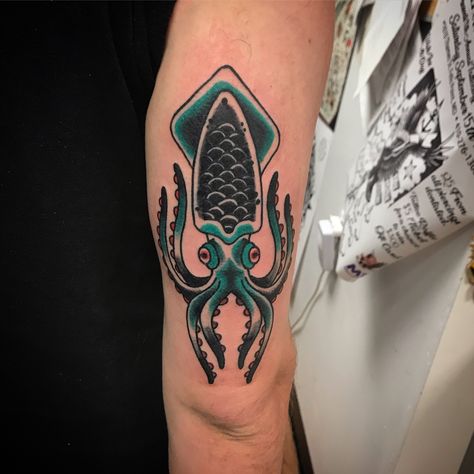 #squid #tattoos #traditionaltattoo #krookedken American Traditional Deer Skull Tattoo, American Traditional Squid Tattoo, American Traditional Aquatic Tattoo, Squid Tattoo Design, Nick Tattoos, Aquatic Tattoo, Traditional Sailor Tattoos, Old School Tattoo Sleeve, Trad Tattoos