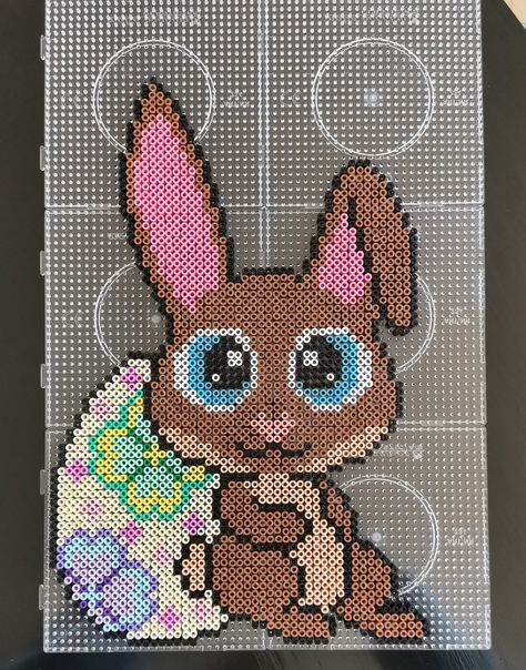 Inspireret af Anja Takacs Perler Bead Easter Patterns, Easter Beads Pattern, Hama Beads Patterns Easter, Hama Beads Easter, Easter Perler Bead Patterns, Melt Beads Patterns, Easy Perler Bead Patterns, Melty Bead Patterns, Pearl Beads Pattern