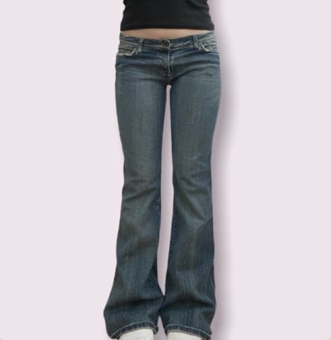 Low Waisted Jeans Y2k, Low Rise Flare Jeans Outfit, Low Waisted Flared Jeans, 2000s Low Rise Jeans, Oxford Jeans, Low Rise Jeans Outfit, Flare Jeans Outfit, Low Waisted Jeans, Bootleg Jeans