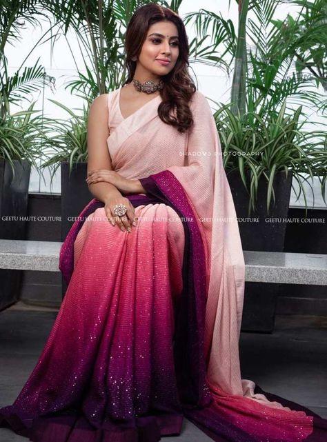 Sneha Prasanna sparkles in a blush pink oombre saree Sneha Prasanna Outfits, Silk Saree Styles Modern, Sneha Prasanna Saree, Sneha Saree, Sneha Prasanna, Special Wedding Dress, Ombre Saree, Pink Sarees, Shaded Saree