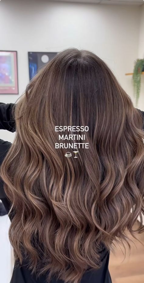 Caramel Ash Balayage, Brown Hair Colors With Dimension, Brown Hair Trends 2025, Different Balayage Colors, Dirty Blonde Balayage On Brown Hair, Carmel Bolyoge, Brunette Hair With Lowlights Warm Browns, Balayage Olive Skin Tone, Brunette Hair Highlights And Lowlights