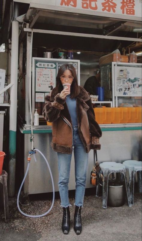 Hong Kong Winter Outfit, Tokyo Fall Outfit, Fashion Rainy Day Outfit, Japan Fall Outfit, Hong Kong Street Style, Hong Kong Outfit, Taiwanese Fashion, Taiwan Outfit, Shearling Jacket Outfit