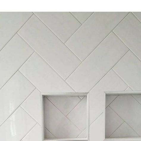 Shannon Homes Design Build on Instagram: "This is true craftsmanship 😍 Could not be more pleased with this "simple" herringbone shower niche. [#eloiseandparo #interiordesign #interiordesigner #residentialdesign #homedesign #designinspiration #inspohome #inprogress #herringbone #tileinspo #niche #shower #neutralbutnotboring #newconstruction #freshclassic #instadesign #bathroomdesign #tilegoals #bathroomgoals #designgoals #tile #brightandairy #details #craftsmanship]" Herringbone Shower Niche, Herringbone Shower, Shower Niche, Herringbone Tile, Bathroom Goals, Bathroom Reno, Bathroom Renos, Residential Design, New Construction