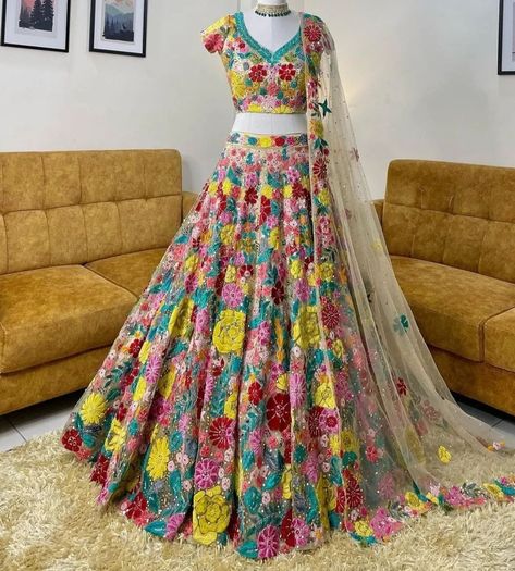 Mehendi Dress For Bride, Traditional Lehenga Designs, Bangla Poem, Lehenga Designs Latest, Mehendi Dress, Traditional Lehenga, Bridal Maxi, Latest Bridal Lehenga Designs, Heavy Lehenga