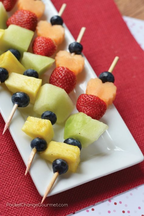 Fruit Kabobs for Kids - Pocket Change Gourmet Kabobs For Party, Fruit Kabobs For Party, Fruit Kabob, Wedding Fruit, Fruit Kebabs, Kabob Skewers, July Recipes, Fruit Skewers, Fruit Kabobs