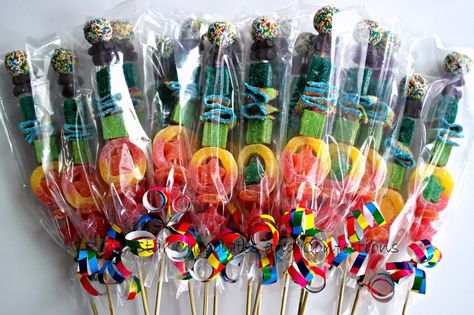 Candy Kabobs - Rock Star Chocolates and Confections Candy Kabobs Diy Ideas Party Favors, Candy Skewers Kabobs, Candy Kebabs Sticks, Candy Kabobs Diy Ideas, Candy Kebobs, Candy Kebab, Eid Diy, Avengers Birthday Party Decorations, Apple Dessert Recipes Easy