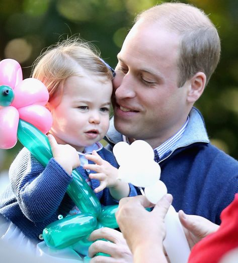 Prince William's Sweetest Royal Dad Photos with Prince George, Princess Charlotte and Prince Louis Principe William Y Kate, Prince Georges, Duchesse Kate, William And Harry, Prince William Et Kate, Princesa Charlotte, William E Kate, Prins William, Trooping The Colour