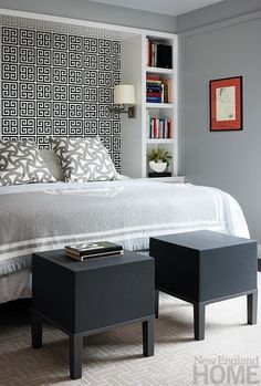 I like the bookshelf idea to frame the bed to make an inlaid headboard with wall paper Bedroom Built Ins, Bookshelf Headboard, Headboard With Shelves, Fun Fabric, Bookshelves Diy, Headboard Storage, Trendy Bedroom, Bedroom Headboard, Chic Bedroom