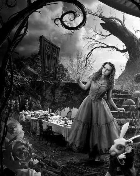 Alice Alice In Wonderland Tim Burton, Dear Alice, Tattoo Disney, Alice In Wonderland Aesthetic, Images Disney, Tim Burton Movie, Film Disney, Were All Mad Here, Disney Alice