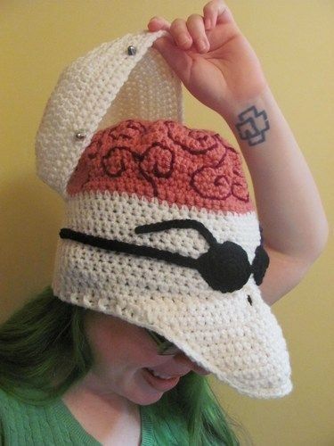 Nightmare Before Christmas Crochet, Brain Hat, Dr Finkelstein, Craft Hobbies, Crochet Christmas Hats, Crochet Disney, Crocheted Hat, Halloween Crochet Patterns, Hat Ideas