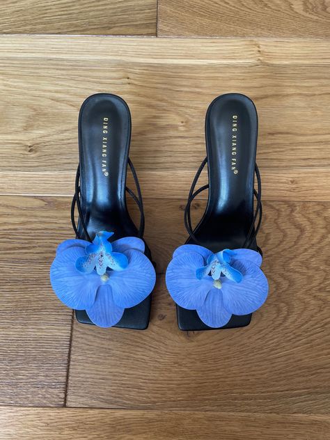 Beautiful orchid heels perfect for your summer holiday or any special occasion. Maneater Shoes, Blue Flower Heels, Orchid Heels, Heels With Flowers, Blue Orchid Flower, Ariel Wedding, Flower Heels, Heels Aesthetic, Fashion Shoes Heels