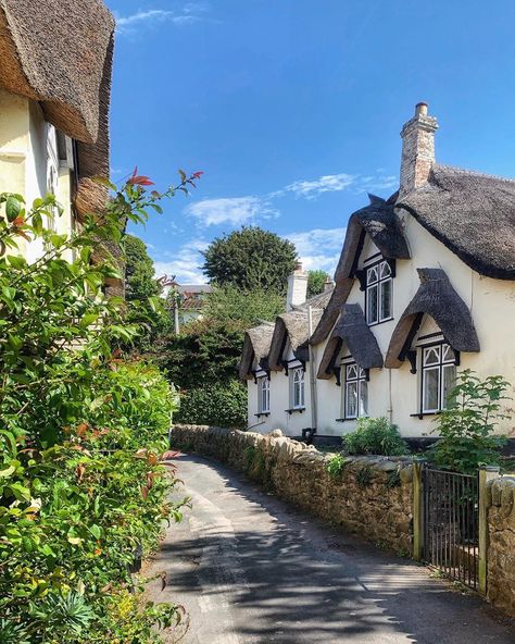 Coastal Village, Life Dreams, English Cottage Garden, Cottage Gardens, Thatched Cottage, Thatched Roof, Place To Visit, English Style, English Cottage