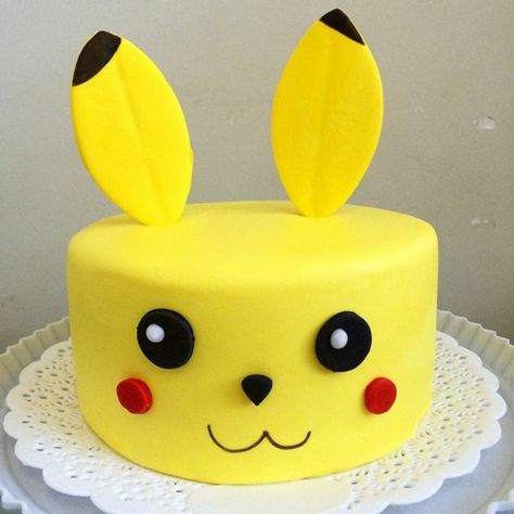 pickachu-mot-roten-backen-idee-für-eine-tolle-pokemon-tprte-mit-einem-pokemon-wesen Pokemon Torte, Bolo Pikachu, Birthday Pokemon, Pokémon Cake, Pokemon Birthday Cake, Pikachu Cake, Pokemon Cake, Pokemon Birthday Party, Video Games Birthday