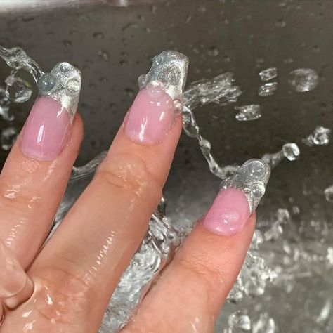 Water Droplet Nails, Droplet Nails, Kylie Jenner Nails, 3d Nail Designs, Y2k Nails, 3d Nail, Water Droplets, Wet Look, Chrome Nails