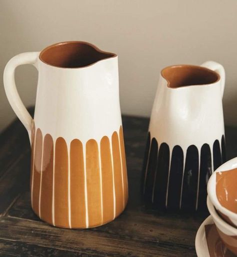 Ceramic Cafe, Diy Pottery Painting, Beginner Pottery, Cerámica Ideas, Pottery Painting Designs, Diy Ceramic, Tassen Design, Keramik Design, Ceramic Jug