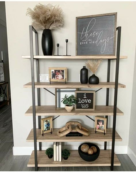 Outfit Ideas Home, Ladder Shelf Decor, Farmhouse Shelves Decor, Ideas For House, Shelf Decor Living Room, Styling Shelves, Living Room Redo, Entryway Table Decor, Mexican Home Decor