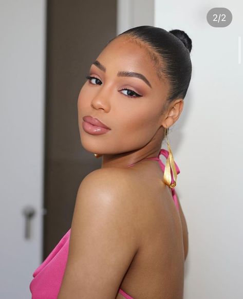 Guest Makeup Look, Wedding Guest Makeup Looks, Teaira Walker, Hairstyles With Curled Hair, Black Hair Bun, Bombshell Makeup, Flawless Face Makeup, Instagram Los Angeles, Full Coverage Makeup