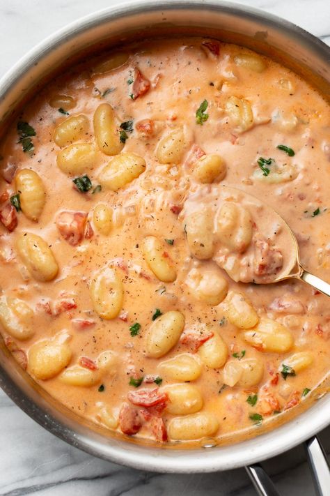 This one pan easy gnocchi recipe has a restaurant quality tomato and white wine cream sauce! It's ready in under half an hour. Creamy Tomato Gnocchi, Easy Gnocchi Recipe, Easy Gnocchi, Tomato Gnocchi, Gnocchi Recipes Easy, Wine Cream Sauce, White Wine Cream Sauce, Gnocchi Dishes, Gnocchi Recipe