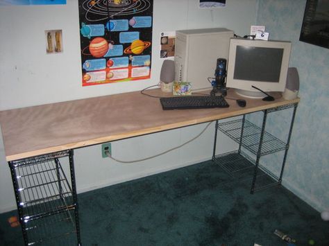 Cool desk idea for cheap! Cheap Desk Ideas, Old School Desk, Old School Desks, Door Desk, Crayola Art, Diy Computer Desk, Cheap Desk, Cheap Diy Home Decor, Desk Plans