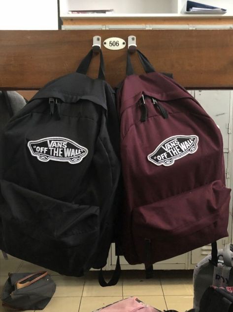 Vans School Bags, Mochila Jansport, Vans Aesthetic, Mochila Nike, Vans Backpack, Black School Bags, Vans Bags, Bag Jeans, Nike Backpack