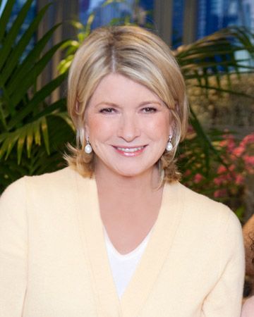 The Martha Stewart Look Book: Hairstyles Behind The Ears Hairstyles, Martha Stewart Hair, 2022 Makeup Looks, Lady Hairstyle, Ash Highlights, Picture Clips, Heavy Bangs, Haircuts And Color, Martha Stewart Home