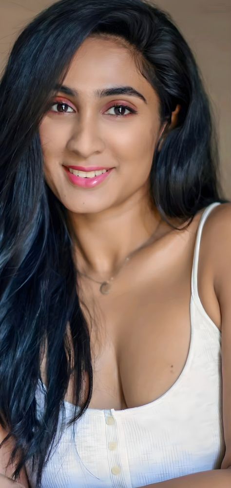 Deepti Sati, Long Top Dress, Actress Pics, Beautiful Smile, Long Tops, Short Tops, Night Light, Designer Dresses, How To Look Better