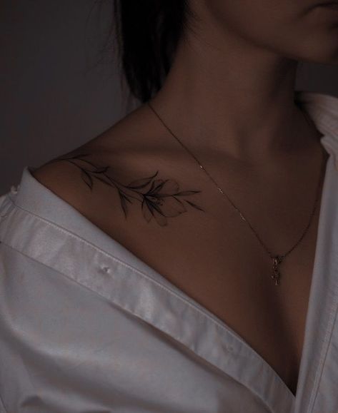 Female Tattoo Ideas, Men Tattoo Ideas, Clavicle Tattoo, Earthy Tattoos, Tattoo Design Tattoo, Men Tattoo, Tattoos For Women Flowers, Fantasy Tattoos, Hip Tattoos Women