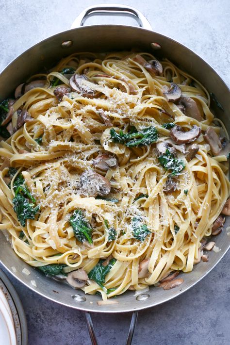 Creamy Mushroom Spinach Fettuccine made with Land O Lakes® Butter with Olive Oil & Sea Salt. So delicious and easy to make, this is sure to become a family favorite! Spinach Fettucine, Fettucini Alfredo Recipe, Spinach Fettuccine, Land O Lakes Butter, Spinach Alfredo, Mushroom Spinach, Fettuccine Pasta, Spinach Soup, Land O Lakes