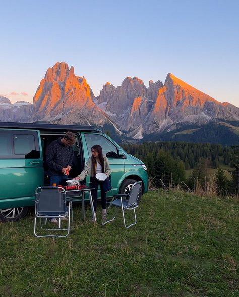 Auto Camping, Kombi Home, Camping Aesthetic, Adventure Aesthetic, Mountain Life, Gap Year, Camping Life, Pretty Places, Travel Inspo