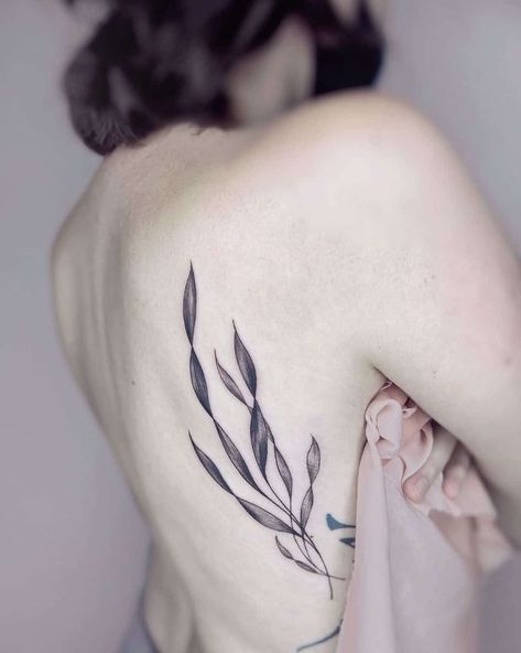 Seaweed Tattoo, Underwater Tattoo, Minimal Tattoo Ideas, Carnation Tattoo, Hawaii Tattoos, Mermaid Tattoo Designs, Shell Tattoos, Whale Tattoos, Sick Tattoo