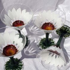 Hand Painted Cocktail Glasses Martini Open Flower White Daisy, via Flickr. Painted Martini Glasses, Art Glass Painting, Painted Glassware, Donna Dewberry, Decorated Wine Glasses, Hand Painted Glassware, Painting Glass, Hand Painted Glasses, Wine Glass Crafts