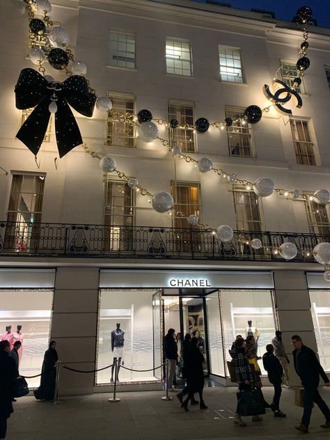 Shops In London, Estilo Ivy League, Chanel Aesthetic, Stile Blair Waldorf, Fashion Dream Job, London Kensington, Money Girl, Kensington London, Luxury Aesthetic